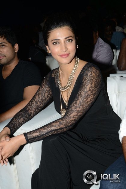 Shruti-Hassan-at-Race-Gurram-Success-Meet